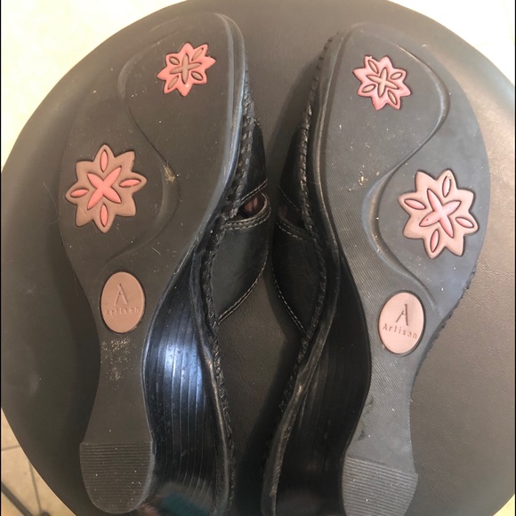 “Clarks” Artisan Black Leather Sandals - Picture 4 of 4